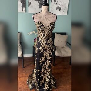 NWT sparkly black and gold mermaid prom dress, formal dress or evening gown